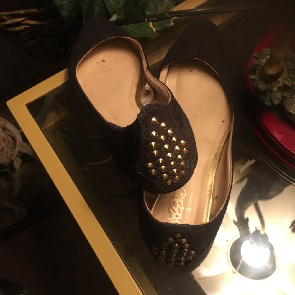 Ladies flats size 6 gold sequin on back
